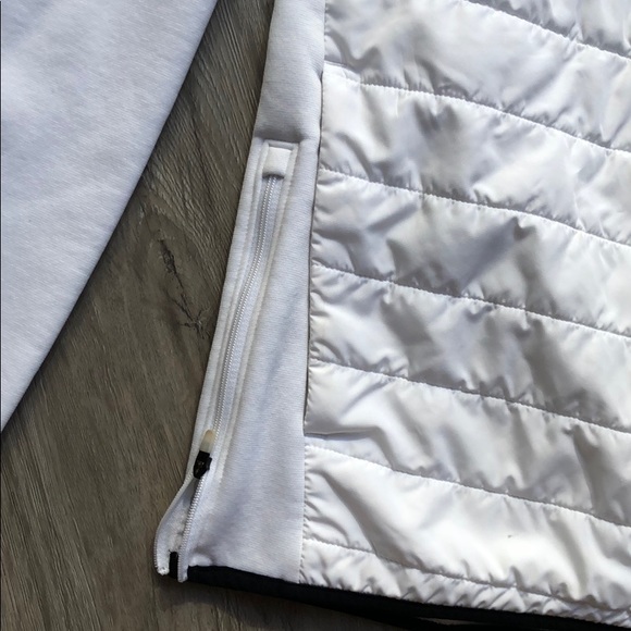 White underarmour top with hoodie - Picture 4 of 6